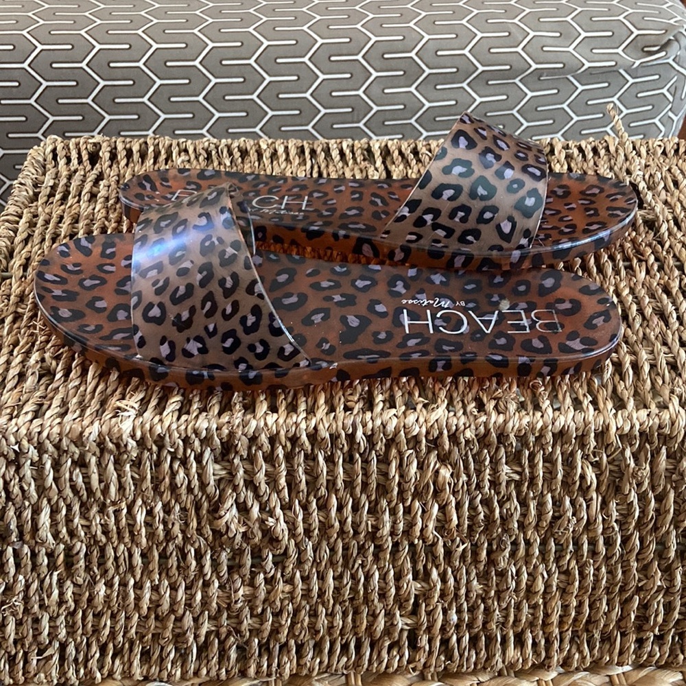 Sandals - Picture 2 of 4